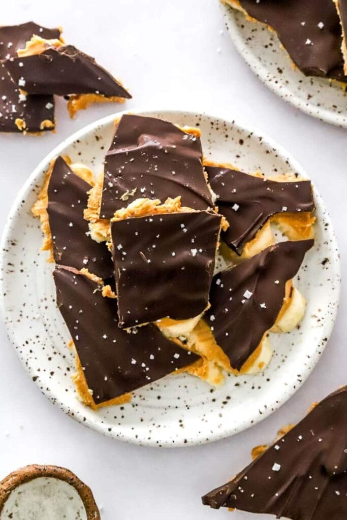 chocolate banana bark in plate 