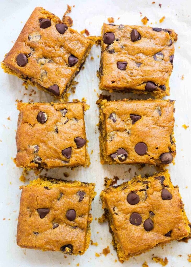 pumpkin blondies with chocolate chips