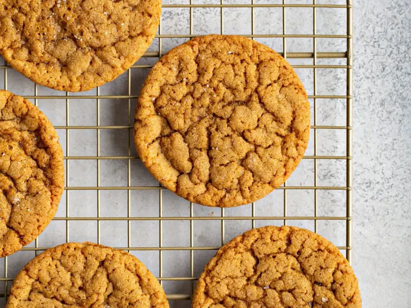 Chocolate chip cookies without chocolate chips made with vanilla extract