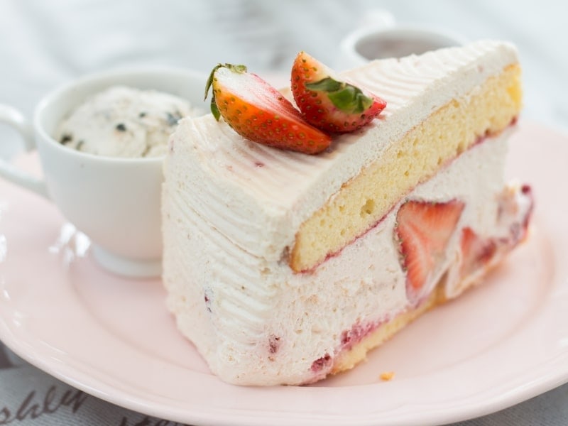 Strawberry shortcake with pound cake