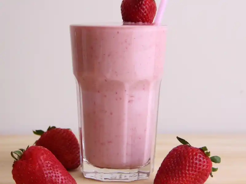 Strawberry mint smoothies in glasses