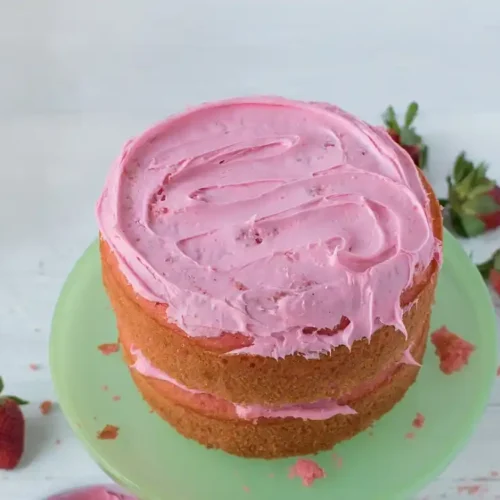 Vegan strawberry frosting